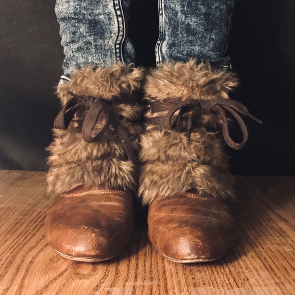 SOLD Lavorazione Artigiana Faux Fur Cuffed Boots - Picture 3 of 8